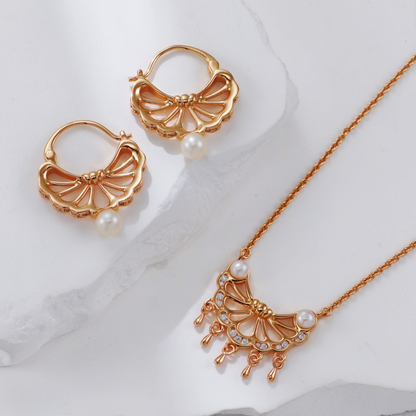 Feather Pearl Necklace