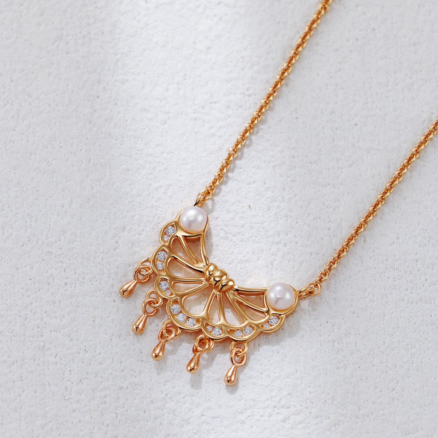 Feather Pearl Necklace