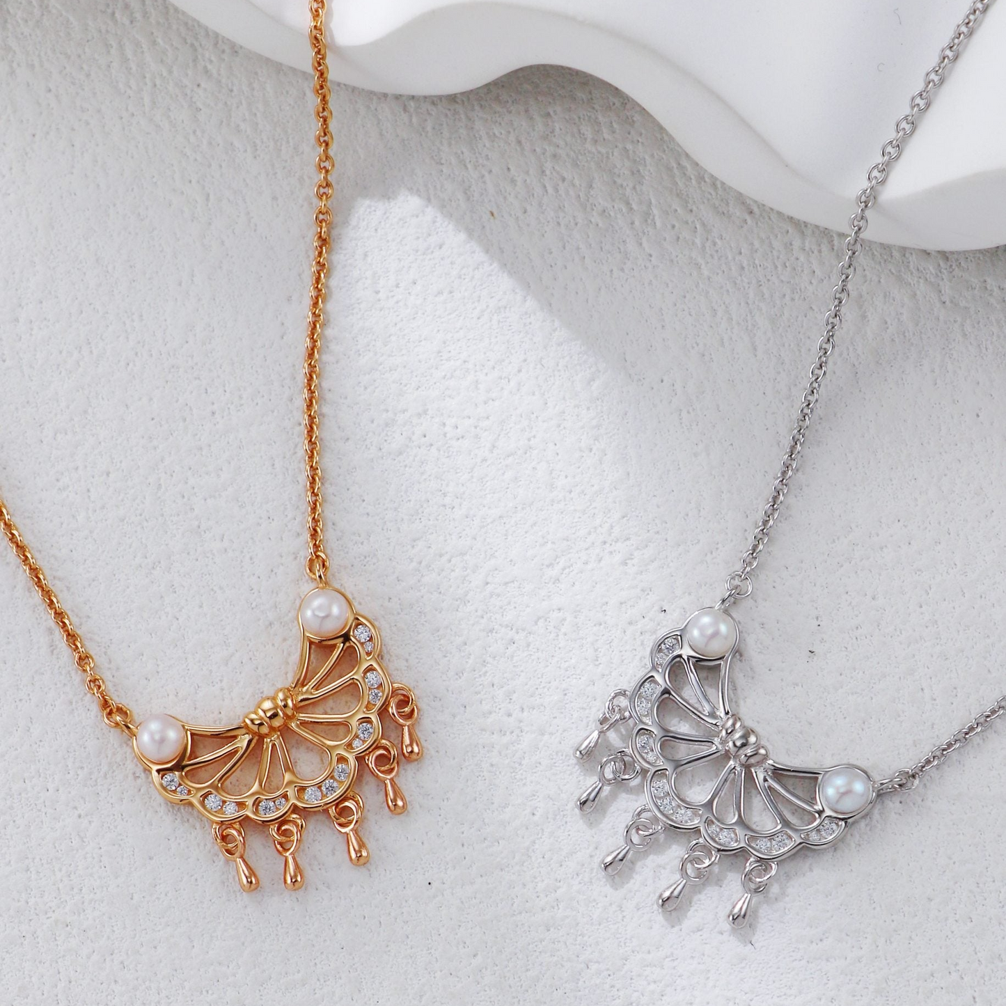 Feather Pearl Necklace