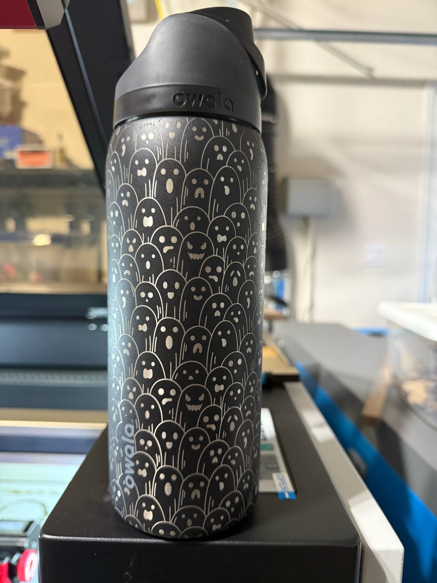 Ghost Party Wrap 32oz Freesip Water Bottle